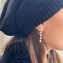 Carica l'immagine nel visualizzatore di Gallery, Orecchini in Oro Giallo a forma di Cuori Pendenti