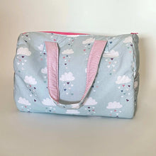 Carica l'immagine nel visualizzatore di Gallery, Borsa Imbottita Stampa Nuvolette
