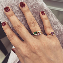 Carica l'immagine nel visualizzatore di Gallery, Anello in Oro Giallo con Baguette in Smeraldo e Diamanti