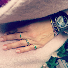 Carica l'immagine nel visualizzatore di Gallery, Anello in Oro Giallo con Zaffiri a forma di cuore