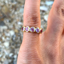 Carica l'immagine nel visualizzatore di Gallery, Anello in Oro Giallo con Zaffiri a forma di cuore