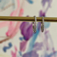 Carica l'immagine nel visualizzatore di Gallery, Orecchini in Oro Bianco a Cerchio con Diamanti