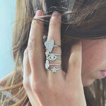 Carica l'immagine nel visualizzatore di Gallery, Anello in Oro Bianco a forma di Stella con Diamanti