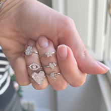 Carica l'immagine nel visualizzatore di Gallery, Anello in Oro Bianco a forma di Evil Eye con Diamanti