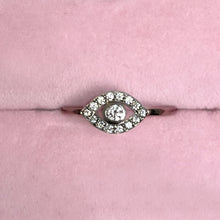Carica l'immagine nel visualizzatore di Gallery, Anello in Oro Bianco a forma di Evil Eye con Diamanti