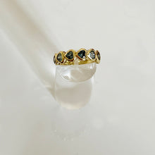 Carica l'immagine nel visualizzatore di Gallery, Anello in Oro Giallo con Zaffiri a forma di cuore