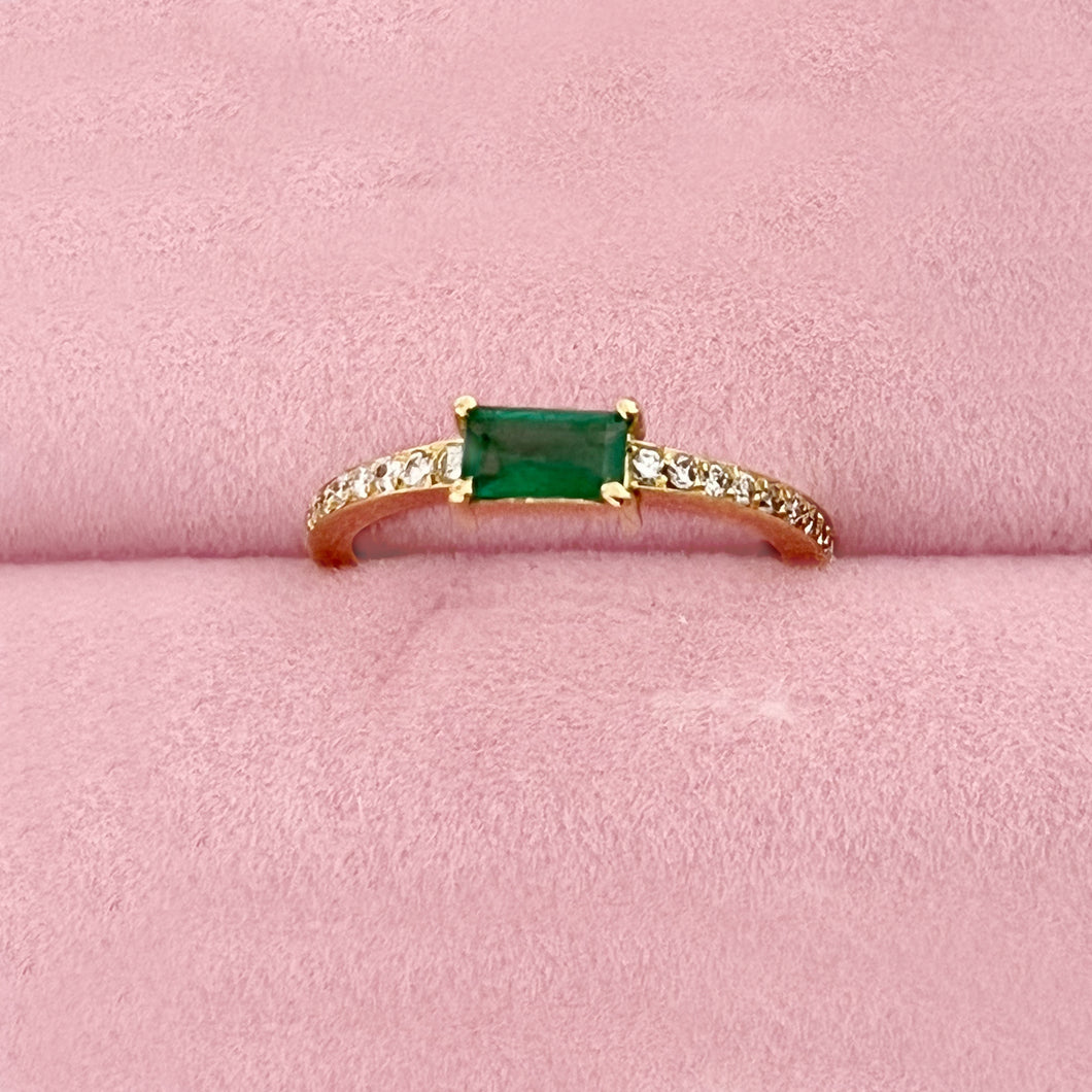Anello in Oro Giallo con Baguette in Smeraldo e Diamanti
