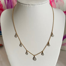 Carica l'immagine nel visualizzatore di Gallery, Catena in Oro Giallo con gocce in Oro Bianco e Diamanti