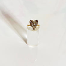 Carica l'immagine nel visualizzatore di Gallery, Anello in Oro Giallo a forma di Cuore con Diamanti Brown