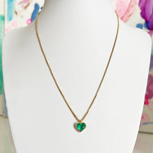 Carica l'immagine nel visualizzatore di Gallery, Collana con cuore di smeraldo colombiano