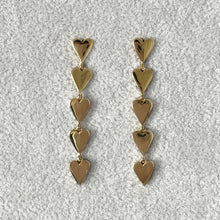 Carica l'immagine nel visualizzatore di Gallery, Orecchini in Oro Giallo a forma di Cuori Pendenti