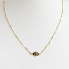 Carica l'immagine nel visualizzatore di Gallery, Collana in Oro Giallo con Evil Eye di Smeraldo e Zaffiri