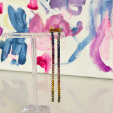 Carica l'immagine nel visualizzatore di Gallery, Orecchini in Oro Bianco con Zaffiri Arcobaleno