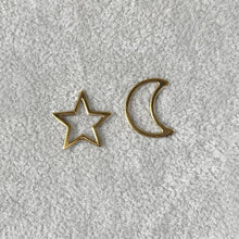 Carica l'immagine nel visualizzatore di Gallery, Orecchini in Oro Giallo Stelle Vuote