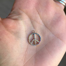 Carica l'immagine nel visualizzatore di Gallery, Ciondolo Pace Oro Giallo e Zaffiri Arcobaleno