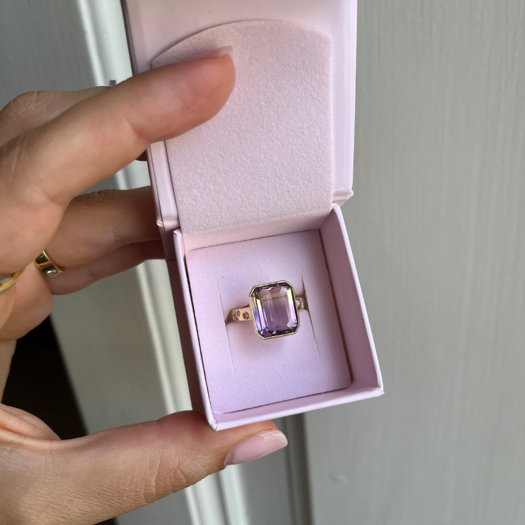 Anello con Quarzo Ametrino e Diamanti