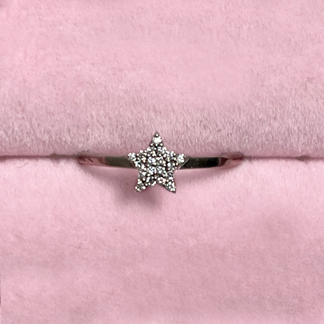 Anello  in Oro Bianco a forma di Stella con Diamanti