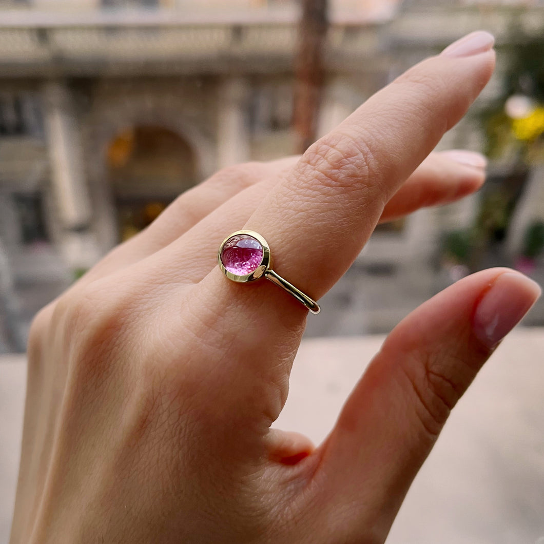 Anello in Oro Giallo e Cabochon di Tormalina