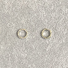 Carica l&#39;immagine nel visualizzatore di Gallery, Orecchini in Oro Bianco a forma di Cerchi con Diamanti
