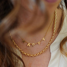 Carica l&#39;immagine nel visualizzatore di Gallery, Collana in oro giallo con scritta Happy
