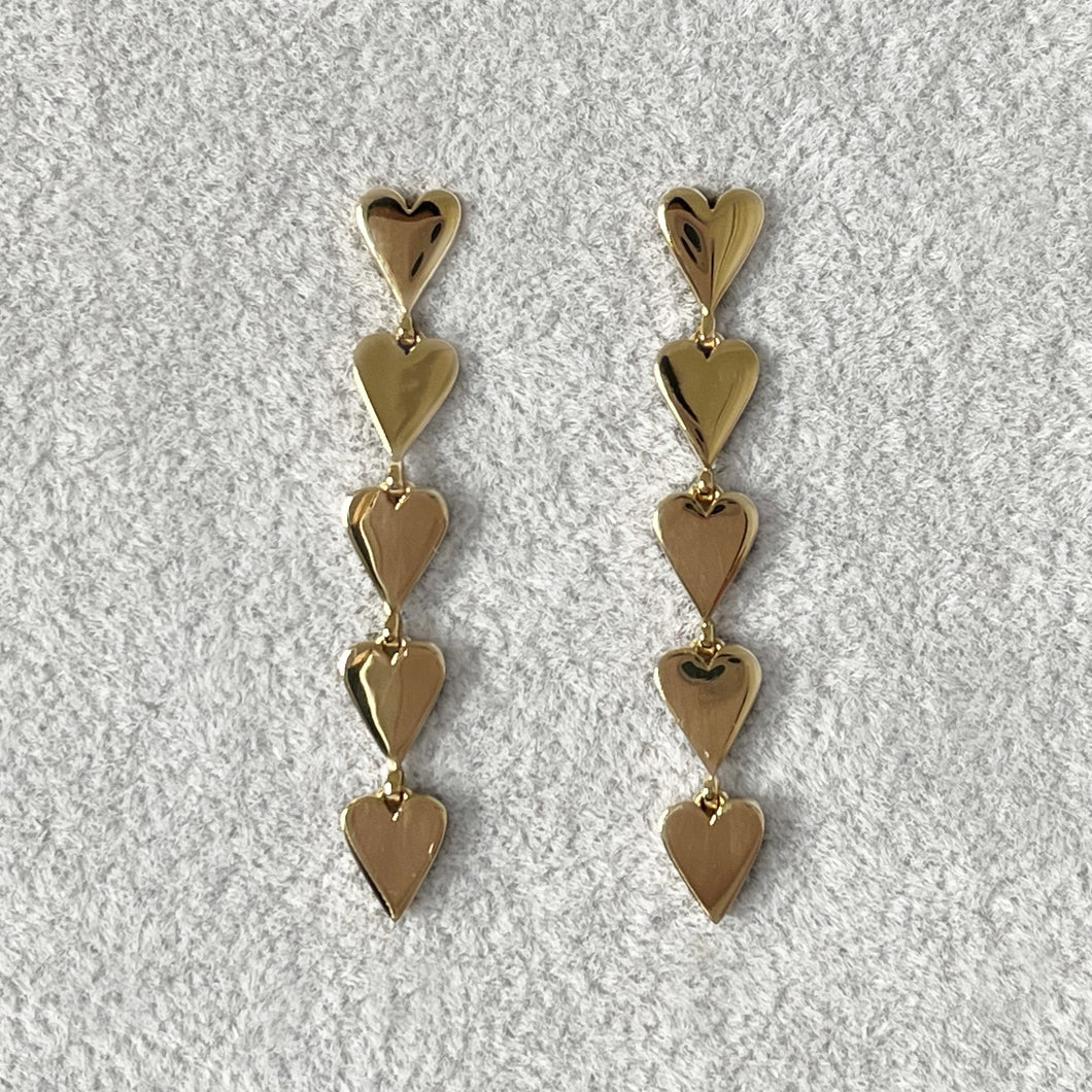 Orecchini in Oro Giallo a forma di Cuori Pendenti
