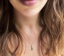 Carica l&#39;immagine nel visualizzatore di Gallery, Collana in oro giallo con ciondolo a forma di Gnomo

