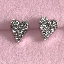 Carica l&#39;immagine nel visualizzatore di Gallery, Orecchini in Oro Bianco e Diamanti a forma di cuore

