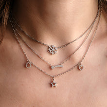 Carica l&#39;immagine nel visualizzatore di Gallery, Collana in Oro Bianco con ciondolo Stella cometa

