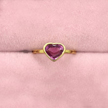 Carica l&#39;immagine nel visualizzatore di Gallery, Anello in Oro Giallo con Cuore di Zaffiro rosa
