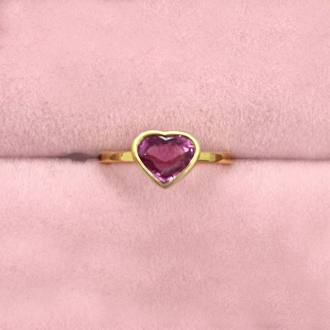 Anello in Oro Giallo con Cuore di Zaffiro rosa
